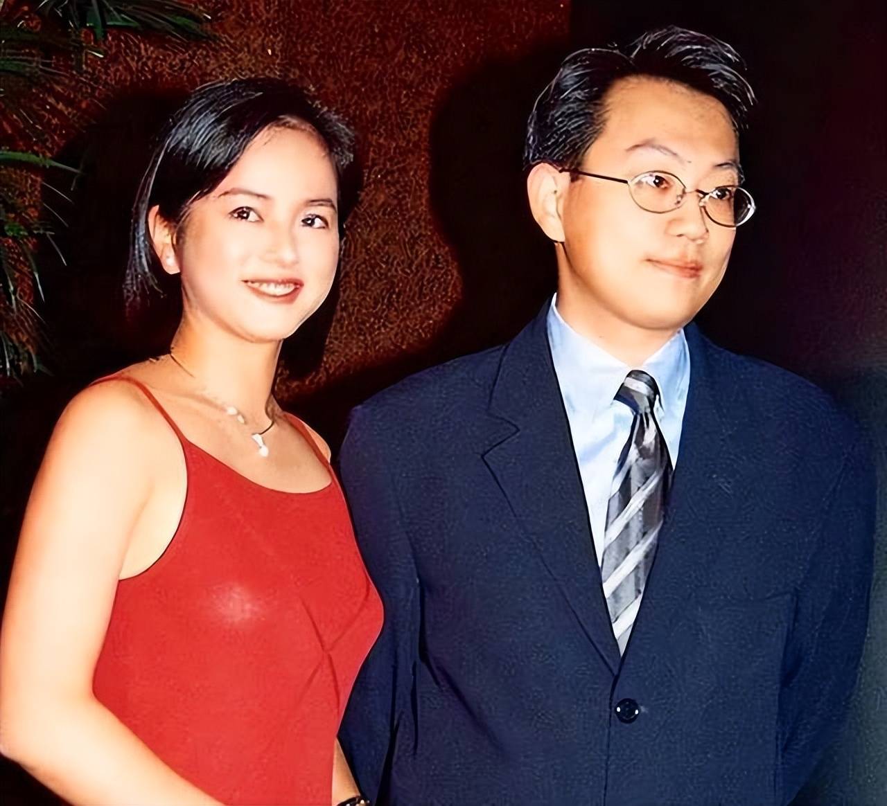 一代女神卑微求工作,美若天仙只能在小区做保安_叶蕴仪_曾华倩_陈柏浩