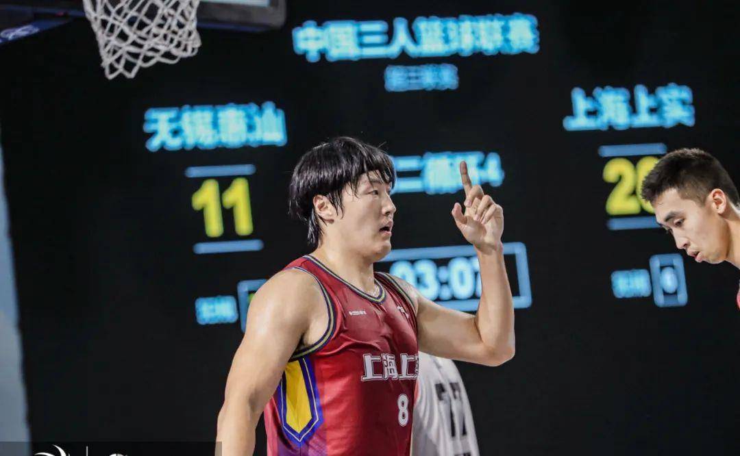 郑毅——上赛季率领上海上实俱乐部拿到21连胜,被誉为"我们三人篮球第