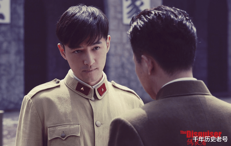 随后,胡歌主演的《琅琊榜》也备受好评,成为另一部年度爆款.