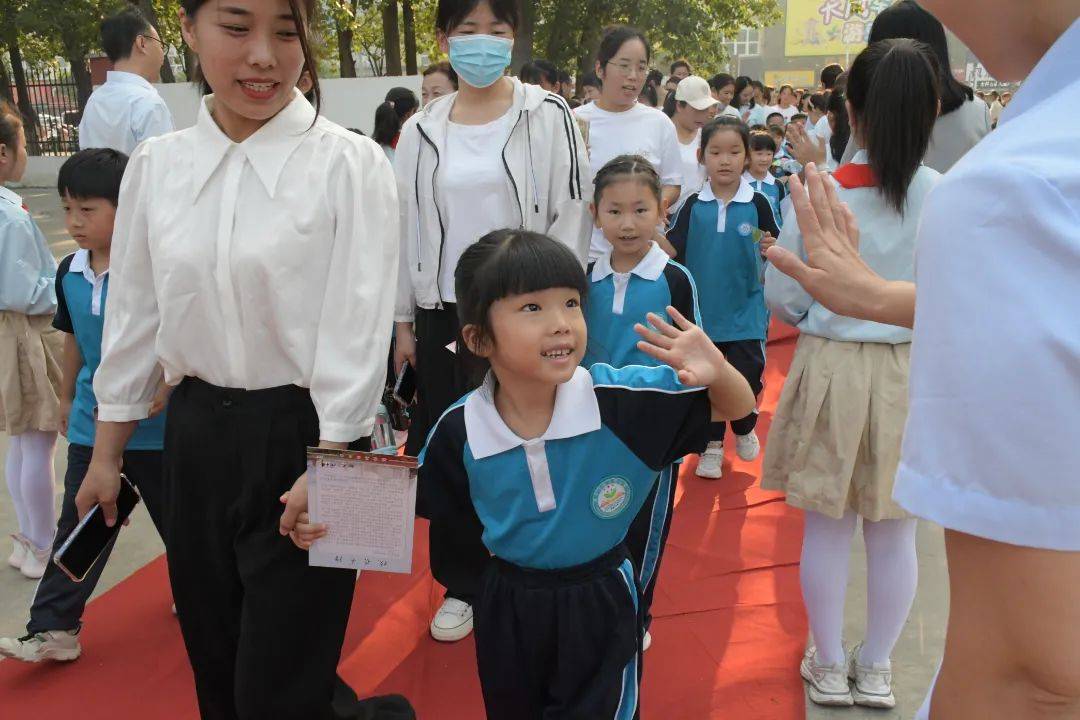 初见倾"新" 用心启"萌"——清丰县明月湖小学2023级一年级新生入学