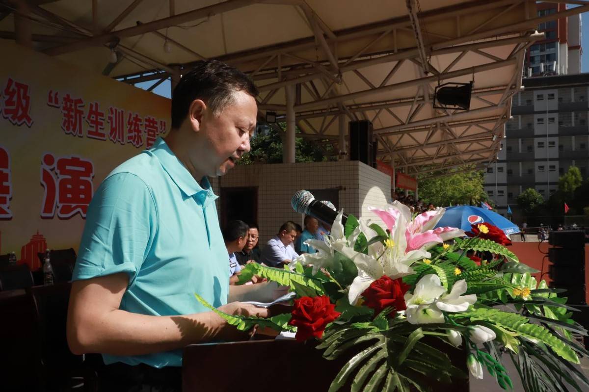 四川巴中:恩阳区实验中学举行2023年"新生训练营"汇报展演_表演_精神