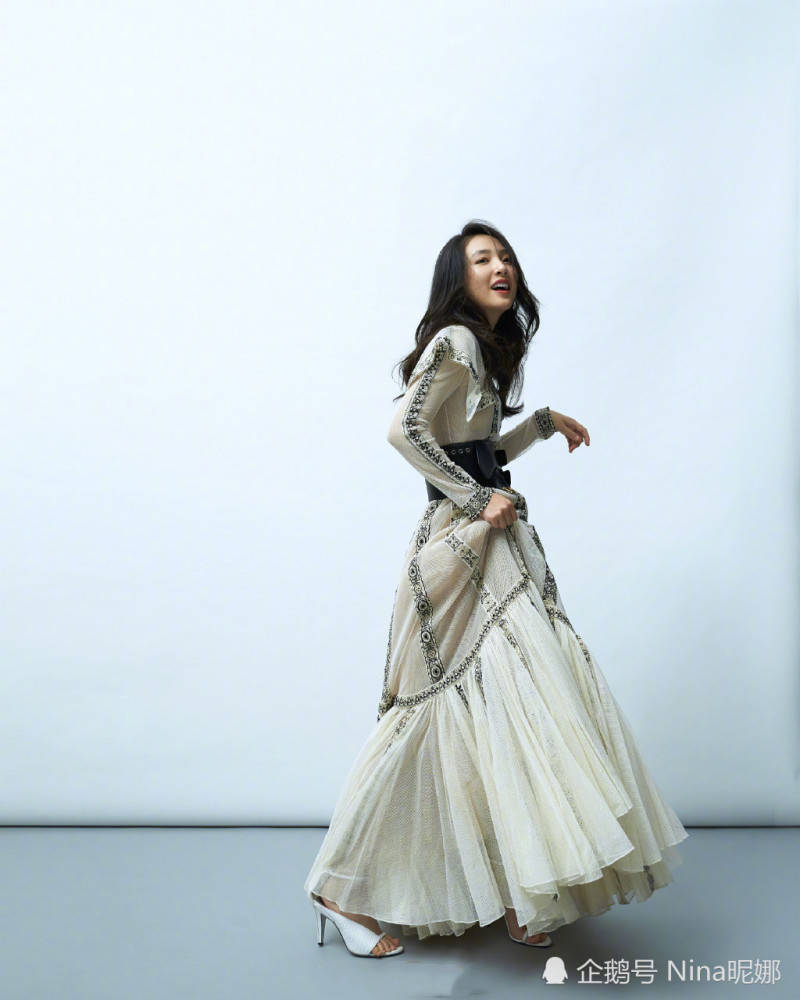 26岁吴倩高调了,束腰长裙浪漫优雅,步曳生姿,有种初恋的感觉_身材