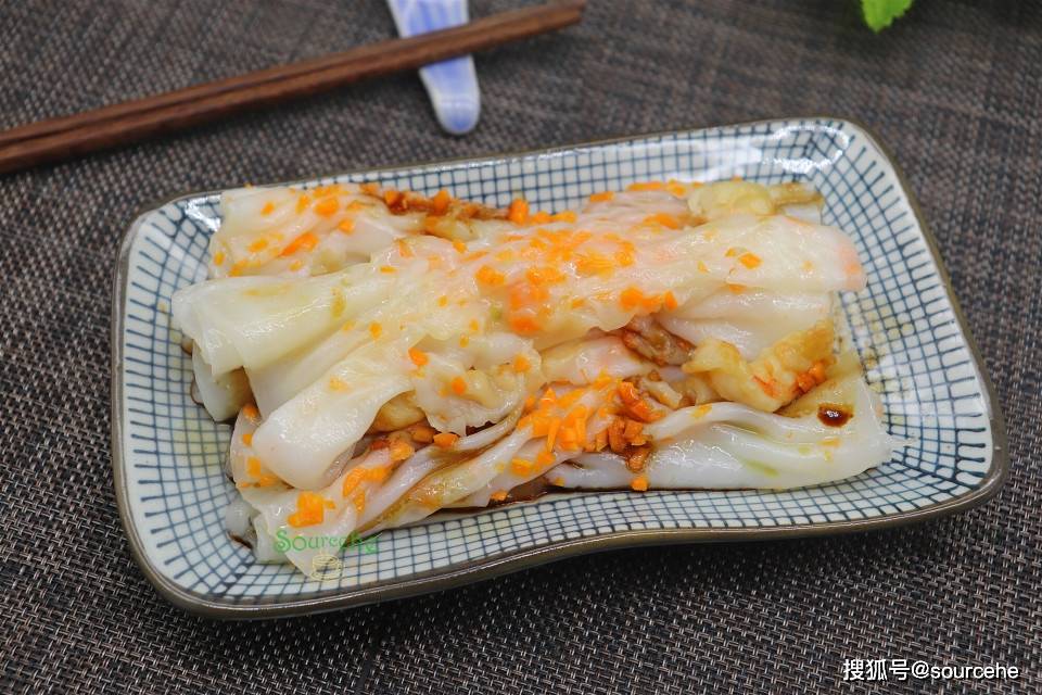 开学了,给孩子做肠粉,记得加胡萝卜和虾仁,营养全面又好吃_步骤_早餐