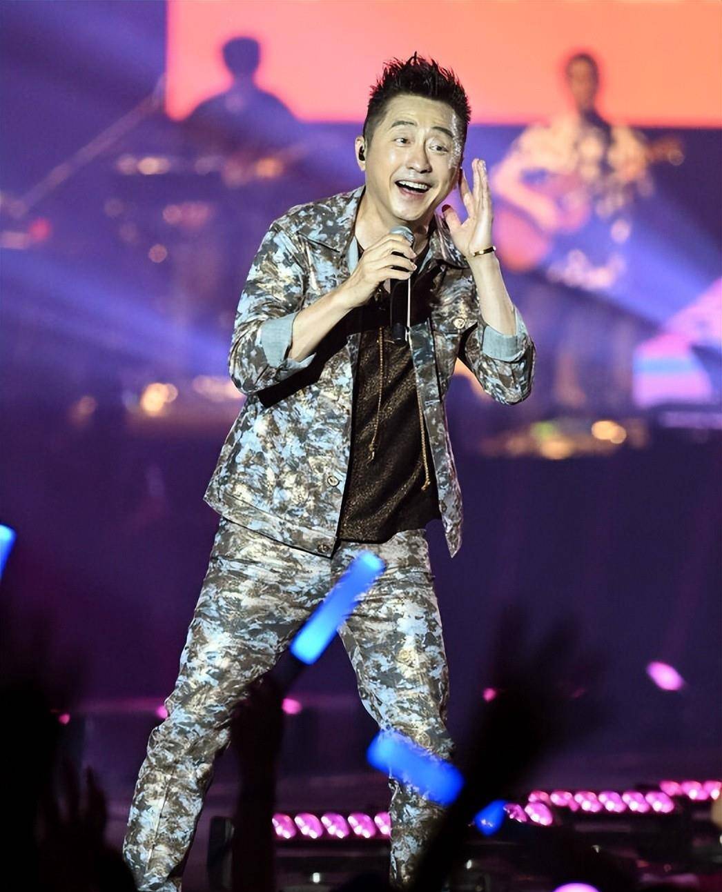 好声音没人能逼我转椅子,细看庾澄庆的操作,他能体面退出不意外_生活