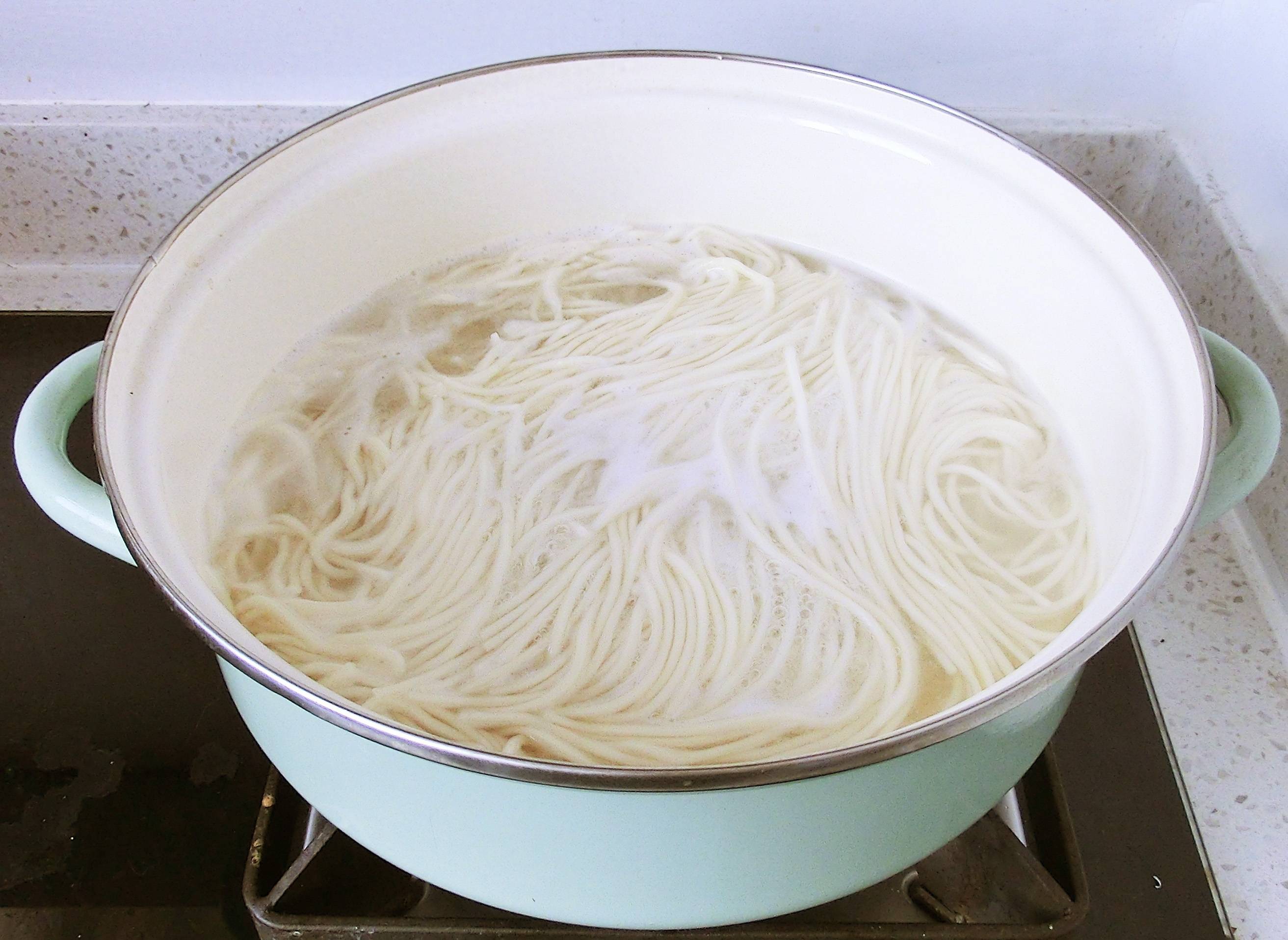 不想做饭太累,教你5种懒人面条做法,几分钟就能享受到一餐美味_调料