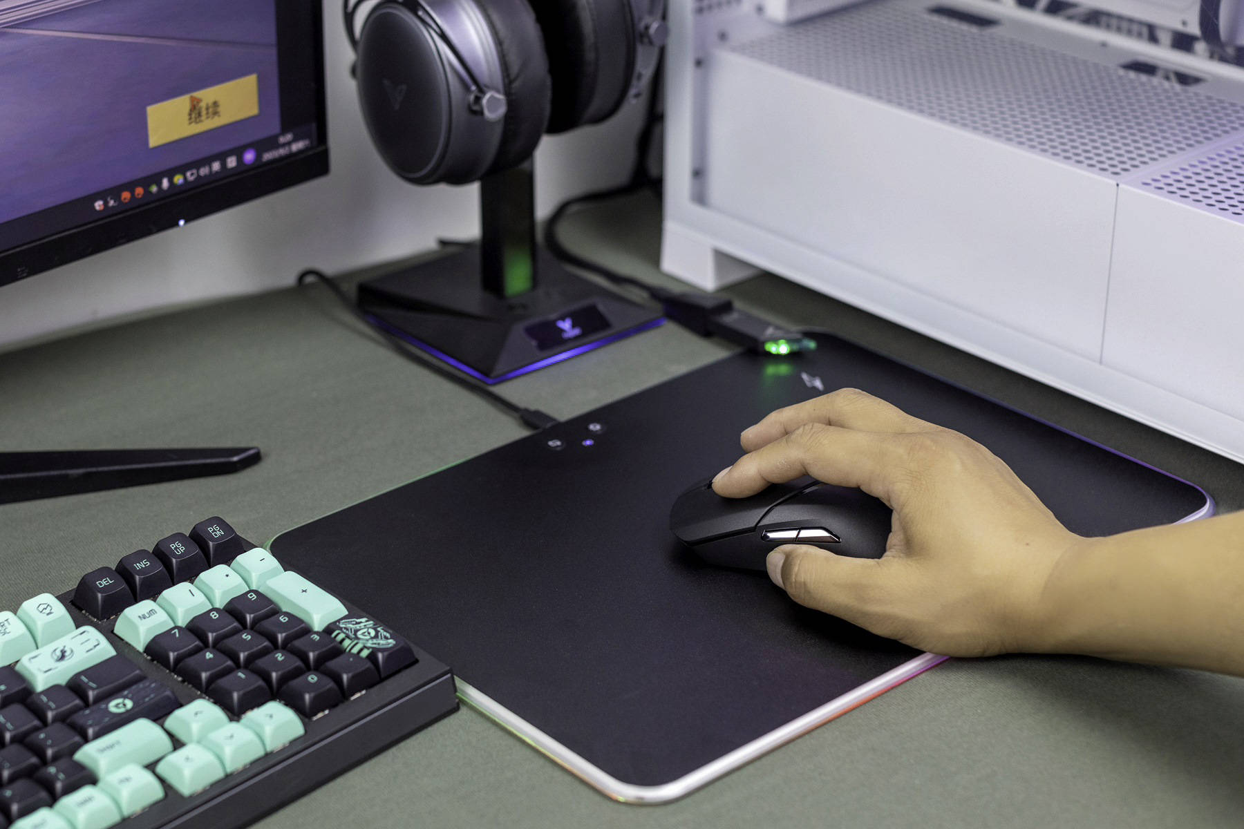 雷柏VT9PRO轻量化双模无线游戏鼠标,68g的重量到底香不香?