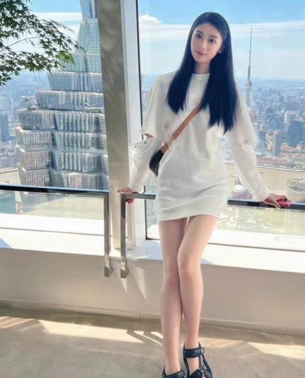 盘点中国男篮后媛团:校花,空姐个个大长腿,最后一位最美_王哲林_女友