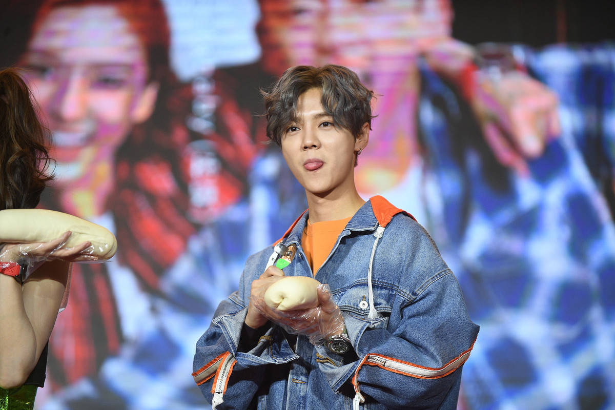 鹿晗想吃东西却在厕所自拍,有谁注意到邓紫棋的评论?