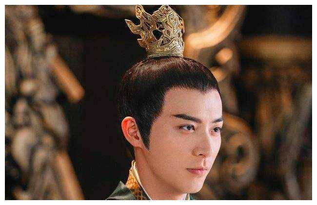 发福就别演古偶,瘦的时候翩翩公子仙气飘飘,肿了全成"胖头鱼"_李易峰