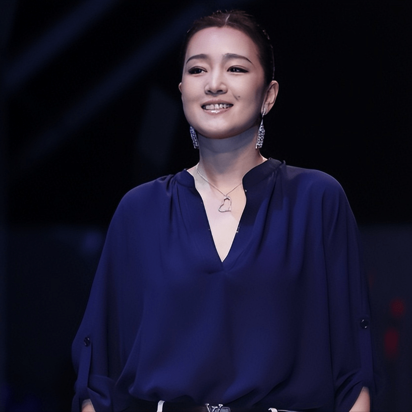 巩俐情感坦白!泪洒现场,首次公开承认拥有儿子:"他是残疾人!