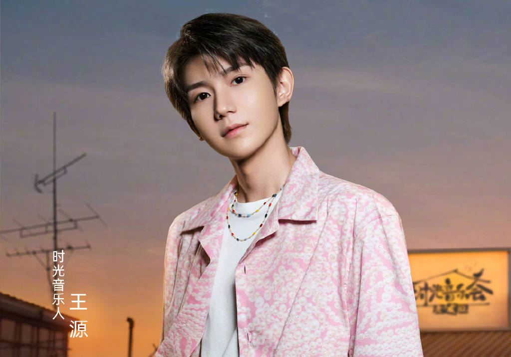 王源,《时光音乐会3》常驻嘉宾中年龄最小的一个,但是圈中的咖位和