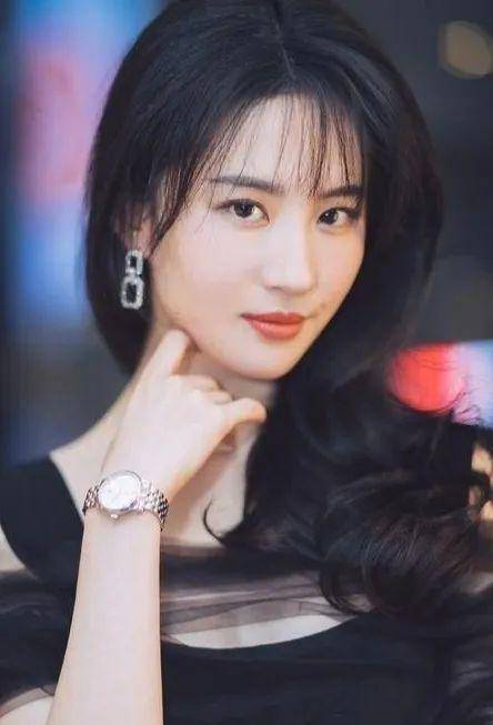 卡戴珊告诉我们,不是谁都适合齐刘海_造型_乔妹_发型
