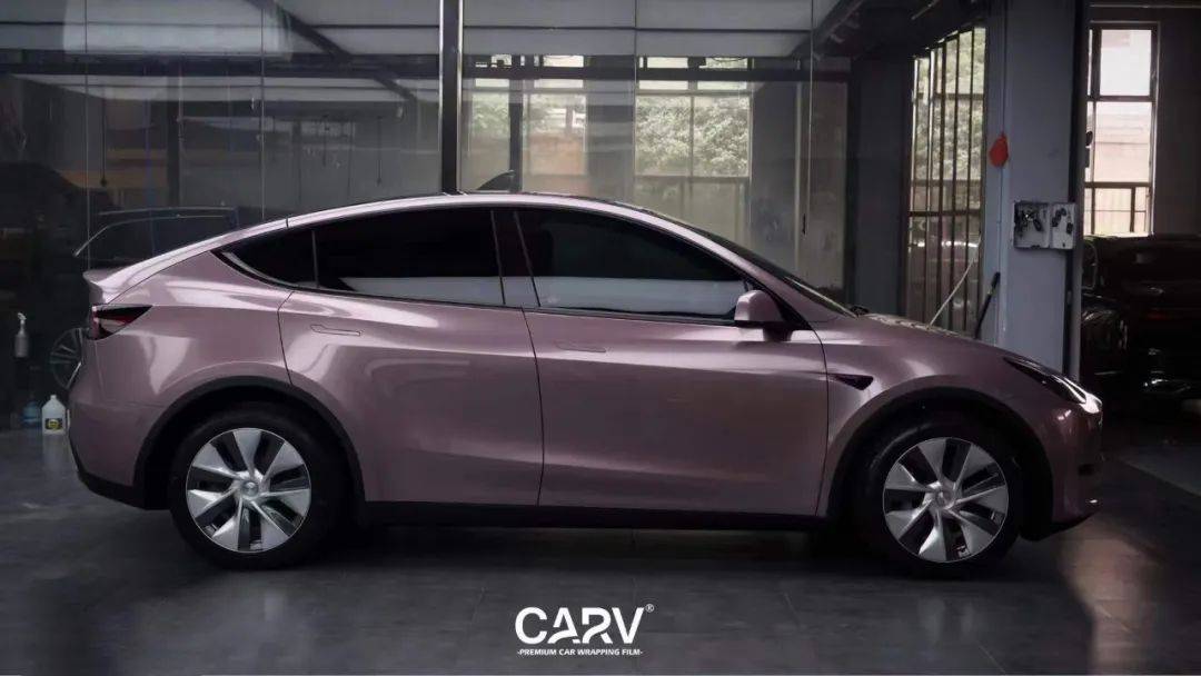 特斯拉modely卡孚carv改色膜冰莓粉,浪漫宇宙中的冰美人_抵抗_带着