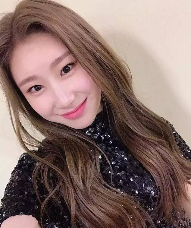 参加选秀屡遭淘汰,后靠实力逆袭itzy主舞,却是家境富裕的千金?