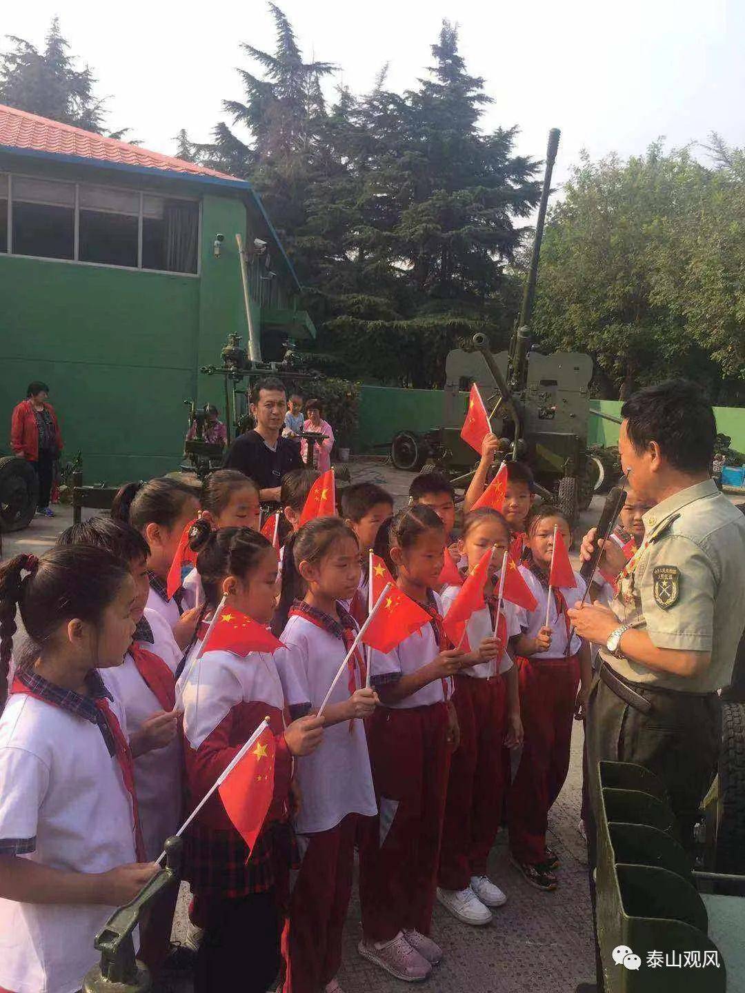 網絡圖作者:郭喜林邀請老兵進校園,參觀國防教育長廊……9月1日,全市