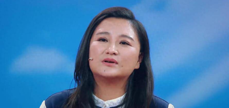 但当时贾玲的家庭无法承受同时招收两个学生的压力.