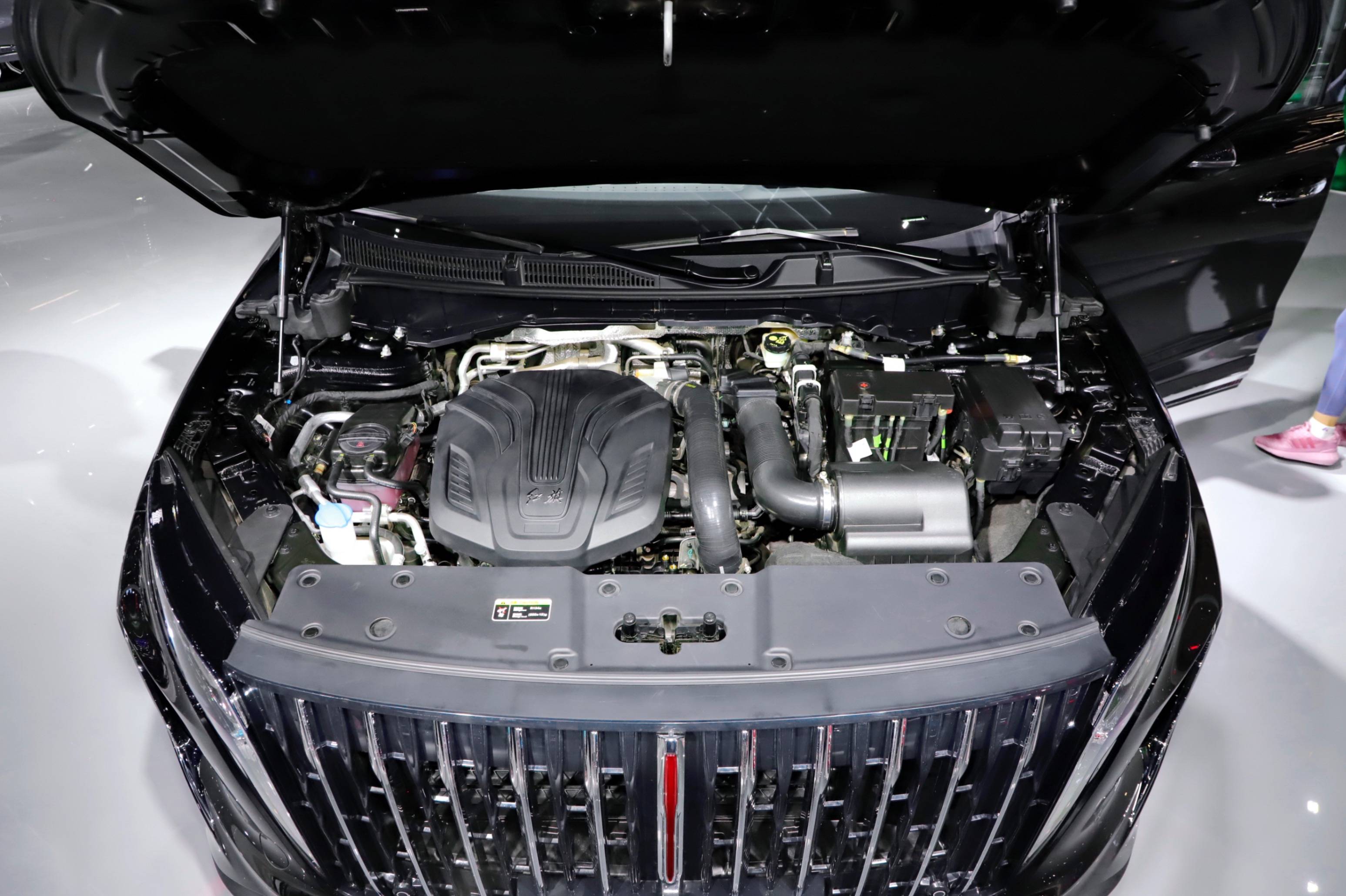 动力方面,新车取消了3.0t v6发动机,全系搭载2.0t发动机 48v轻混系统