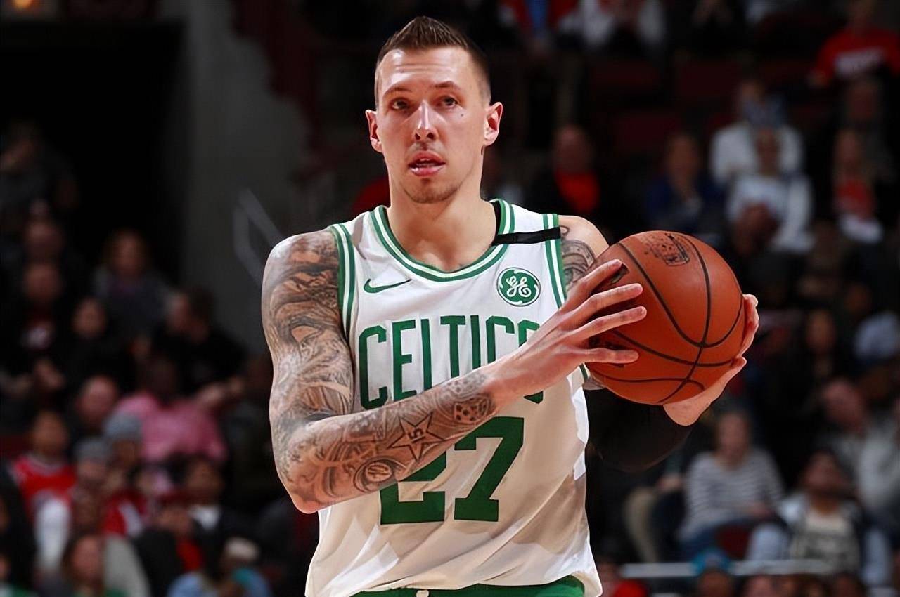 德国之翼进军nba:丹尼尔·泰斯的惊艳篮球旅程_凯尔特人队_球员_队友
