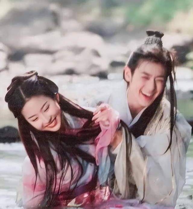 成为风度翩翩的贵公子段誉,当时的林志颖29岁,和16岁的刘亦菲站在一起