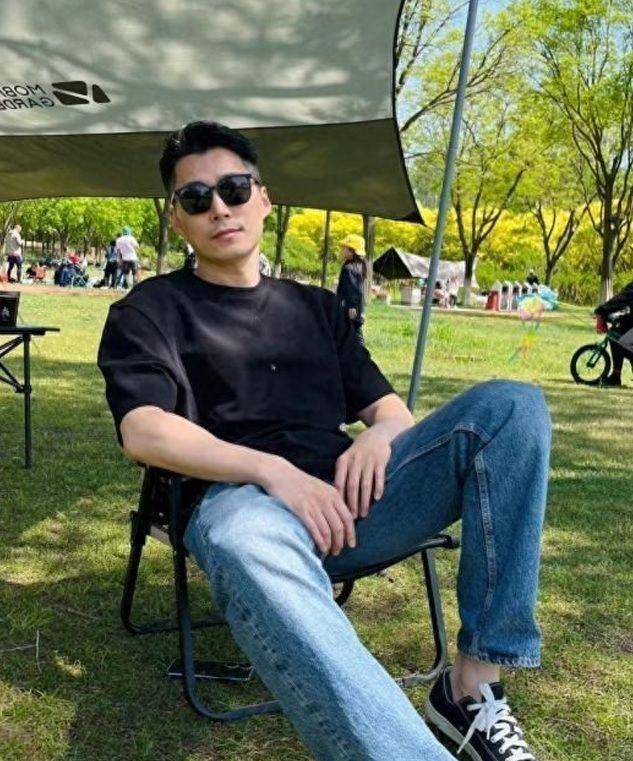 看着46岁的靳东,他明白_款式_气质_身材