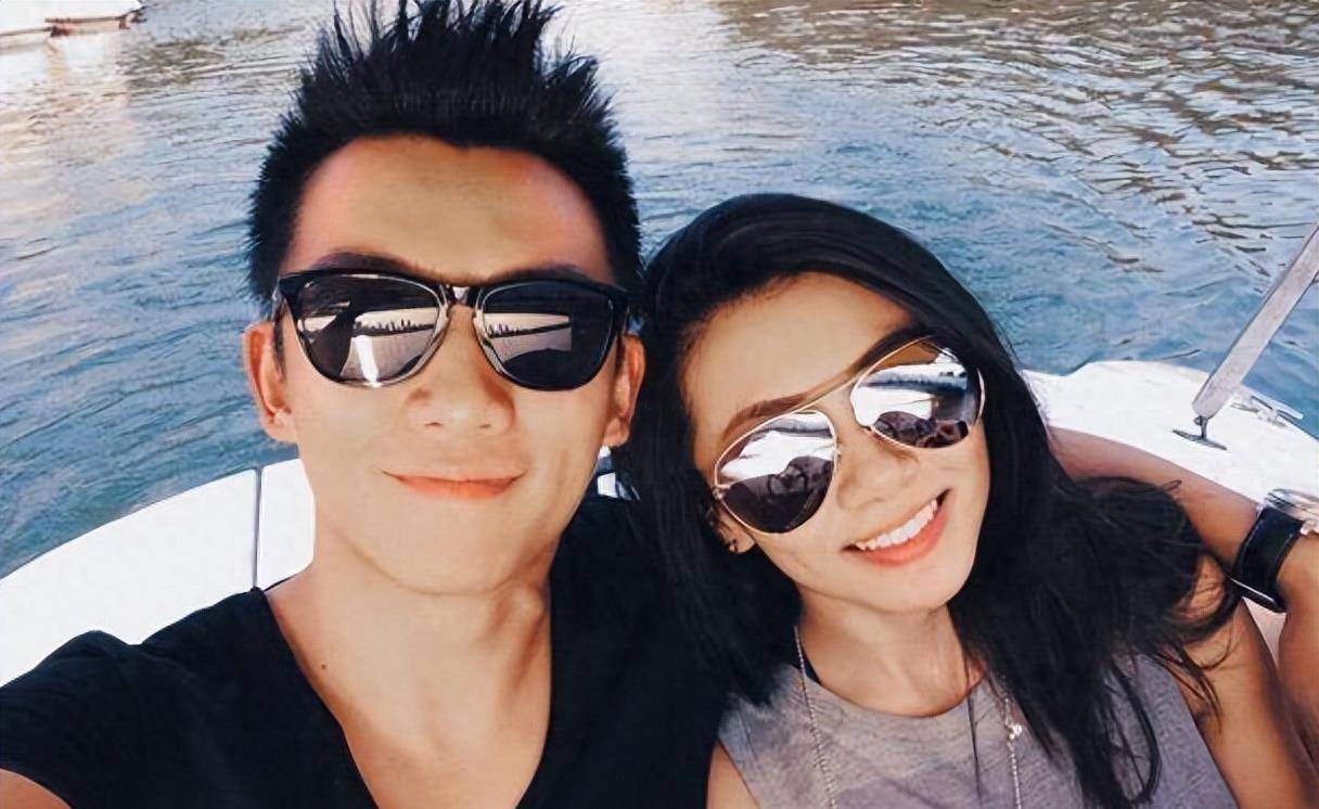 苗苗逛街买衣服,郑恺主动帮参谋选,他的审美品味比老婆好很多_丈夫