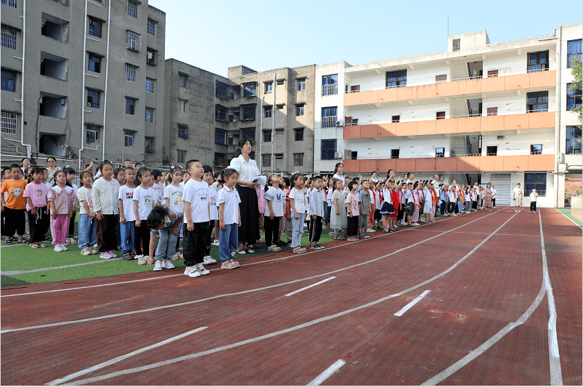 永川区各学校多形式开展《开学第一课》_小学_主题_组织