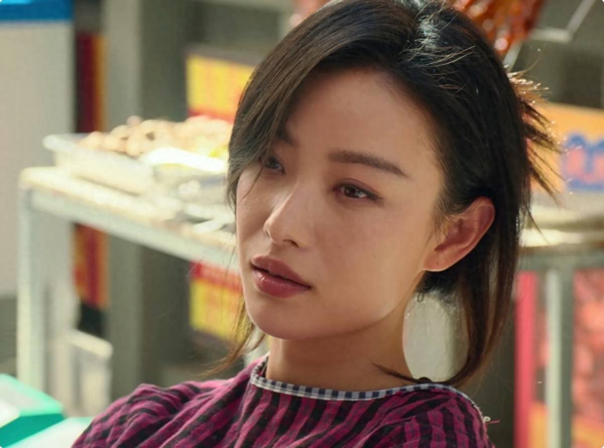 当35岁倪妮跟27岁孟子义站一起,我才知道气质和骨相完胜年龄呀_西出