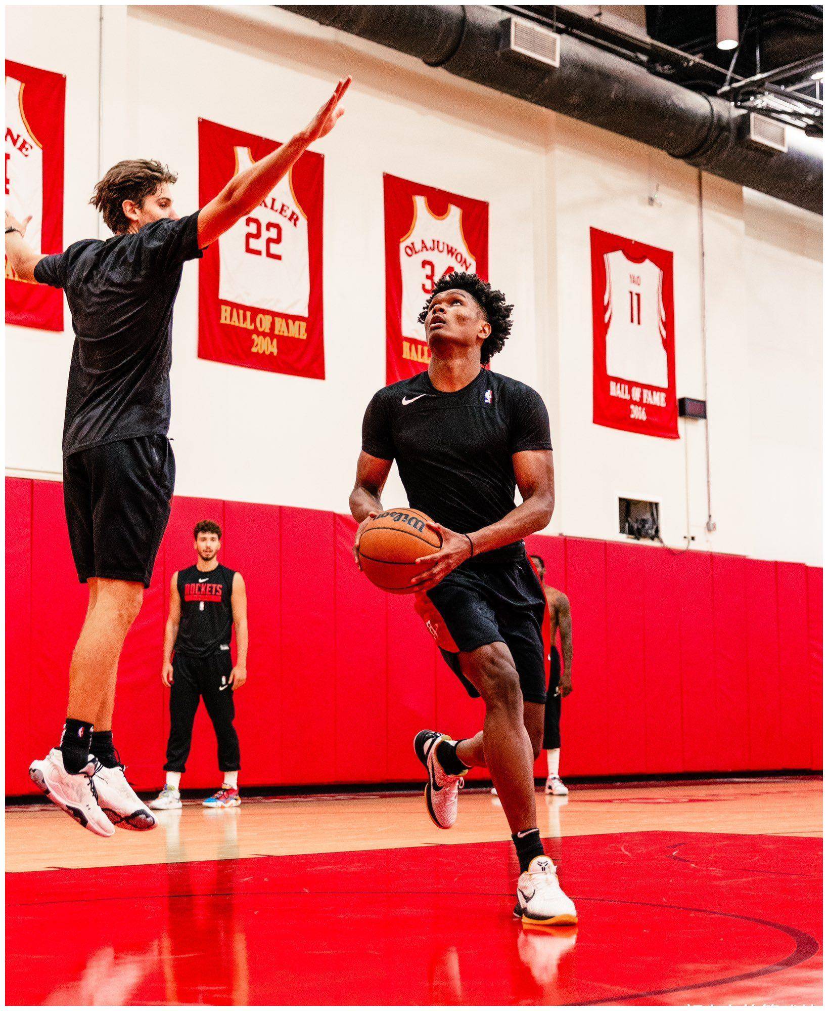 回休斯顿大秀暴扣 美记:范乔丹助他腾飞_阿唐和_训练_弗利特