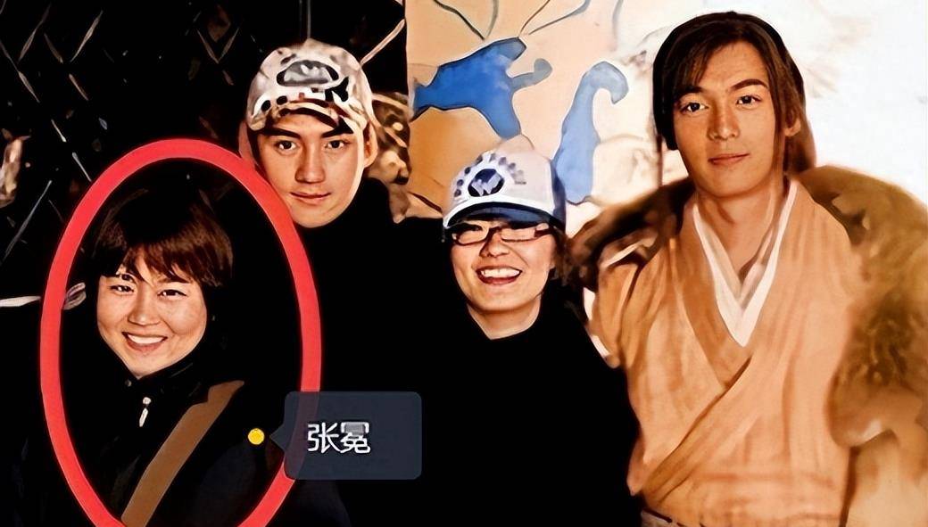 胡歌深夜晒伤疤照片,疑似缅怀事故离去好友,发文后引起网友热议_张冕