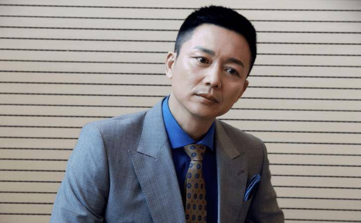 他和张嘉译是同学,曾十年无戏可拍,靠《伪装者》走红_刘奕君_梦想