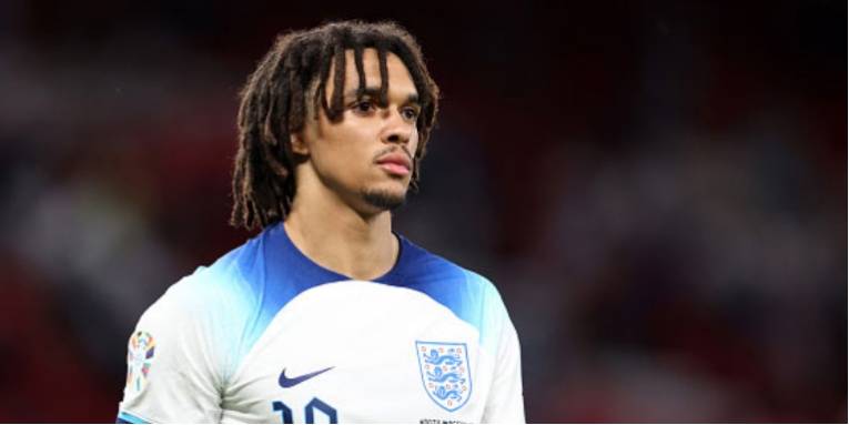 表现不错,但为什么现在……"亚历山大-阿诺德因伤退出英格兰队