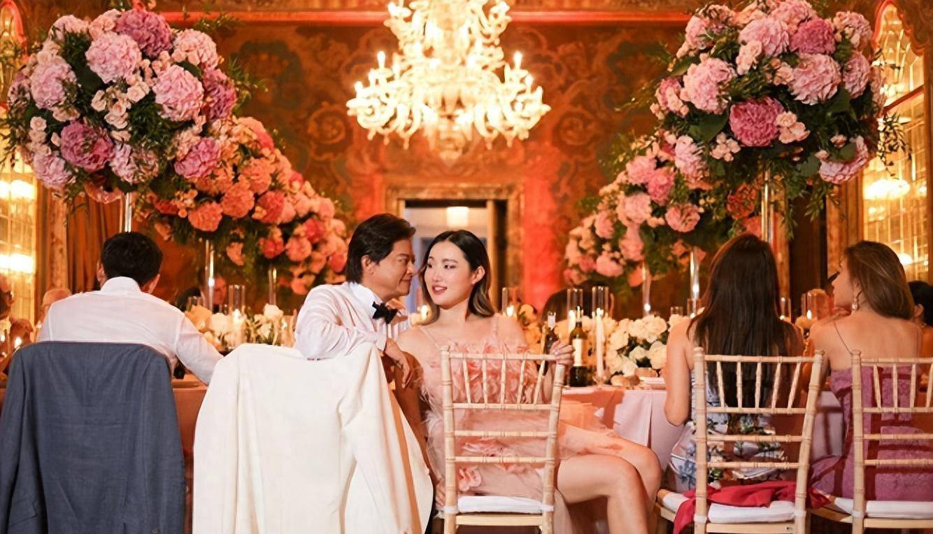 64岁莫华伦为娇妻办回门宴!