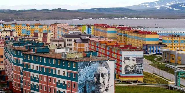 79万,占比约为51.9%,楚科奇人约为1.26万,占比23.4%.