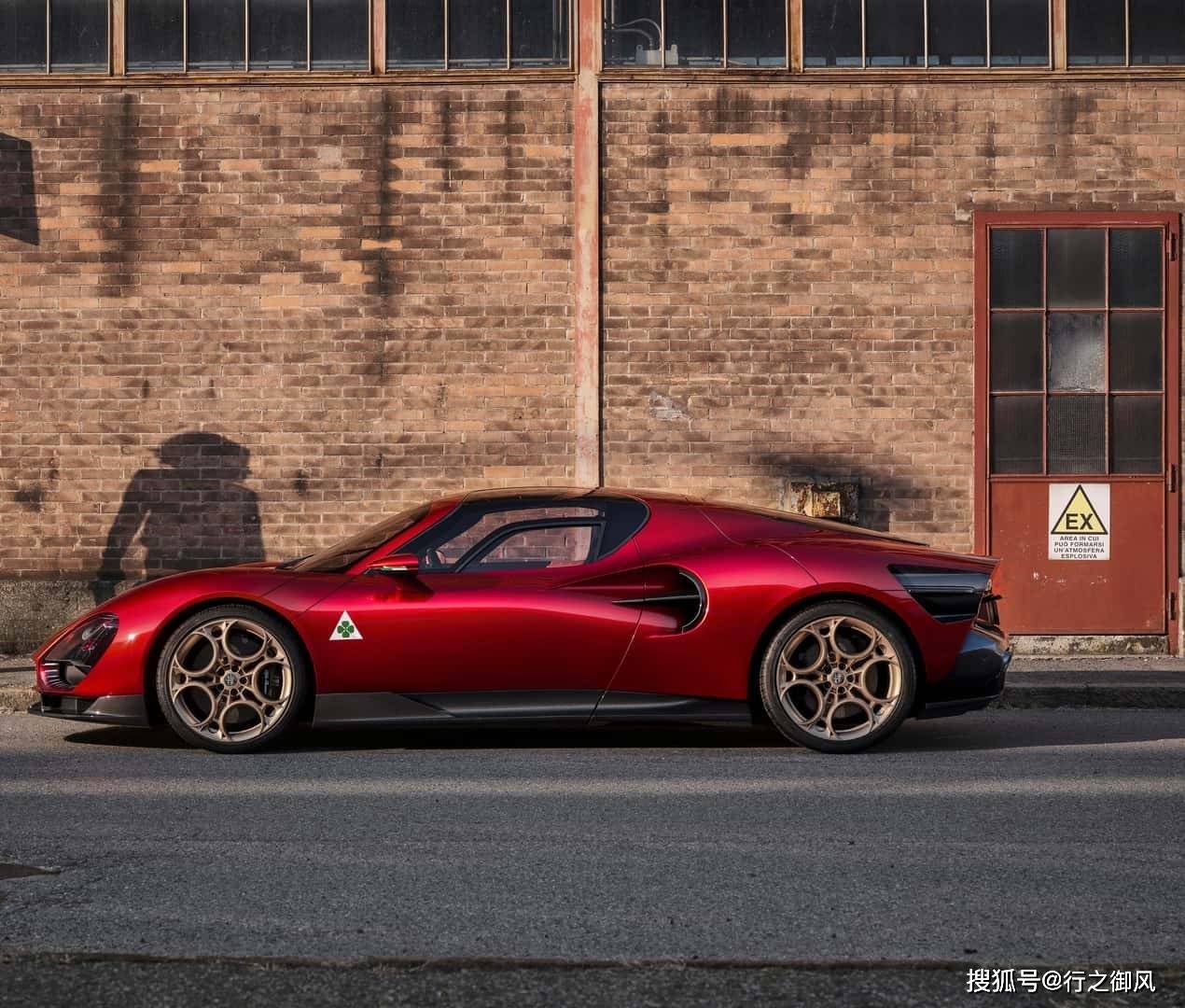 考古复活:阿尔法·罗密欧 33 stradale_搜狐汽车_搜狐网