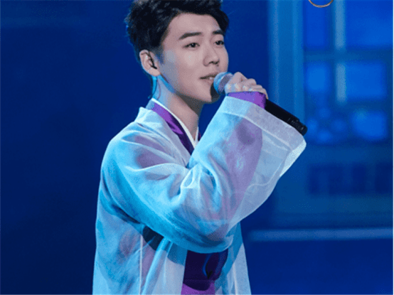 国风美少年中被称为呆萌的选手,颇受张云雷喜欢,形象清新十足_刘丰