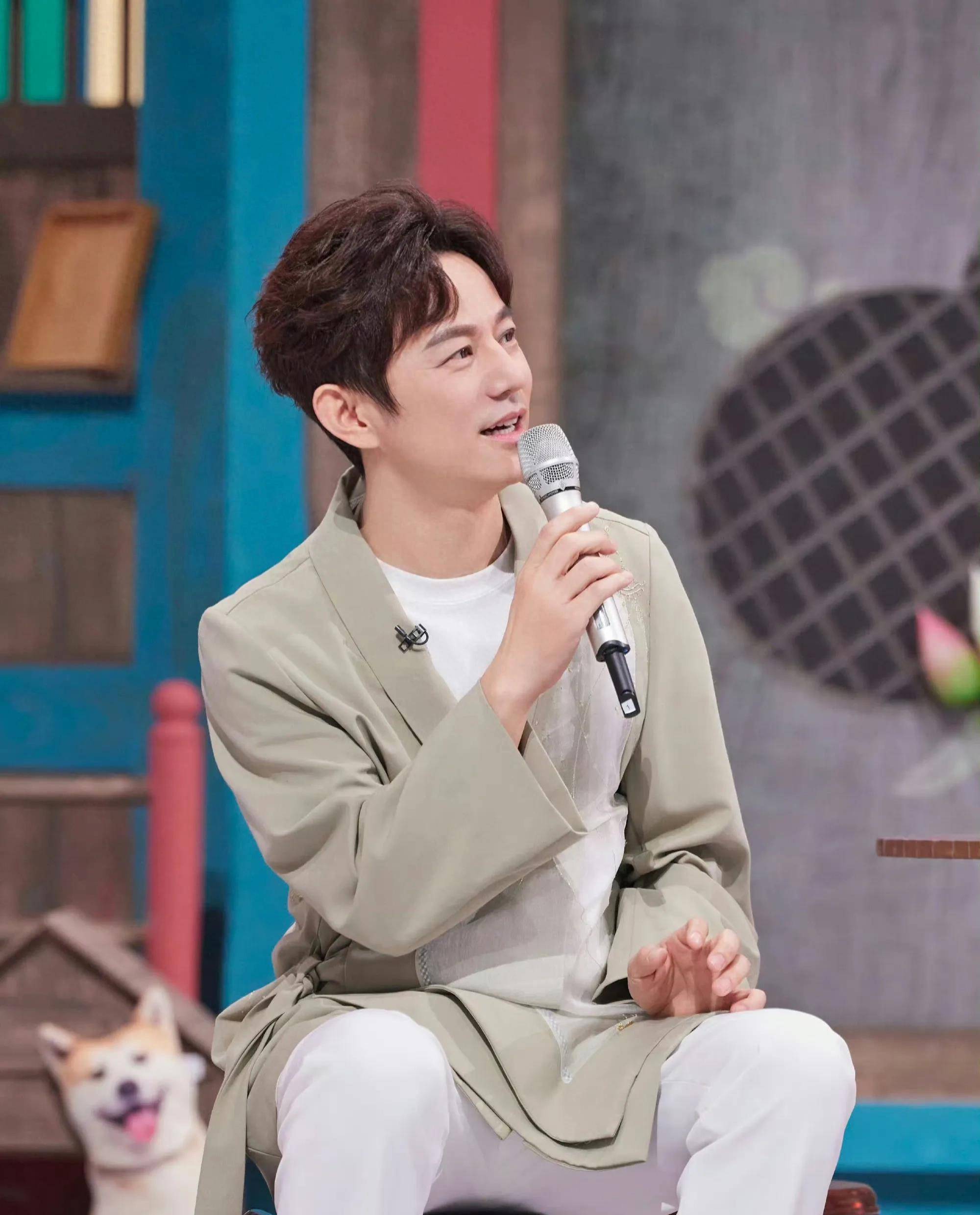 何炅被保姆坑!把她当亲妹妹,为她交社保,却"恩将仇报"_网友_母亲_苏力