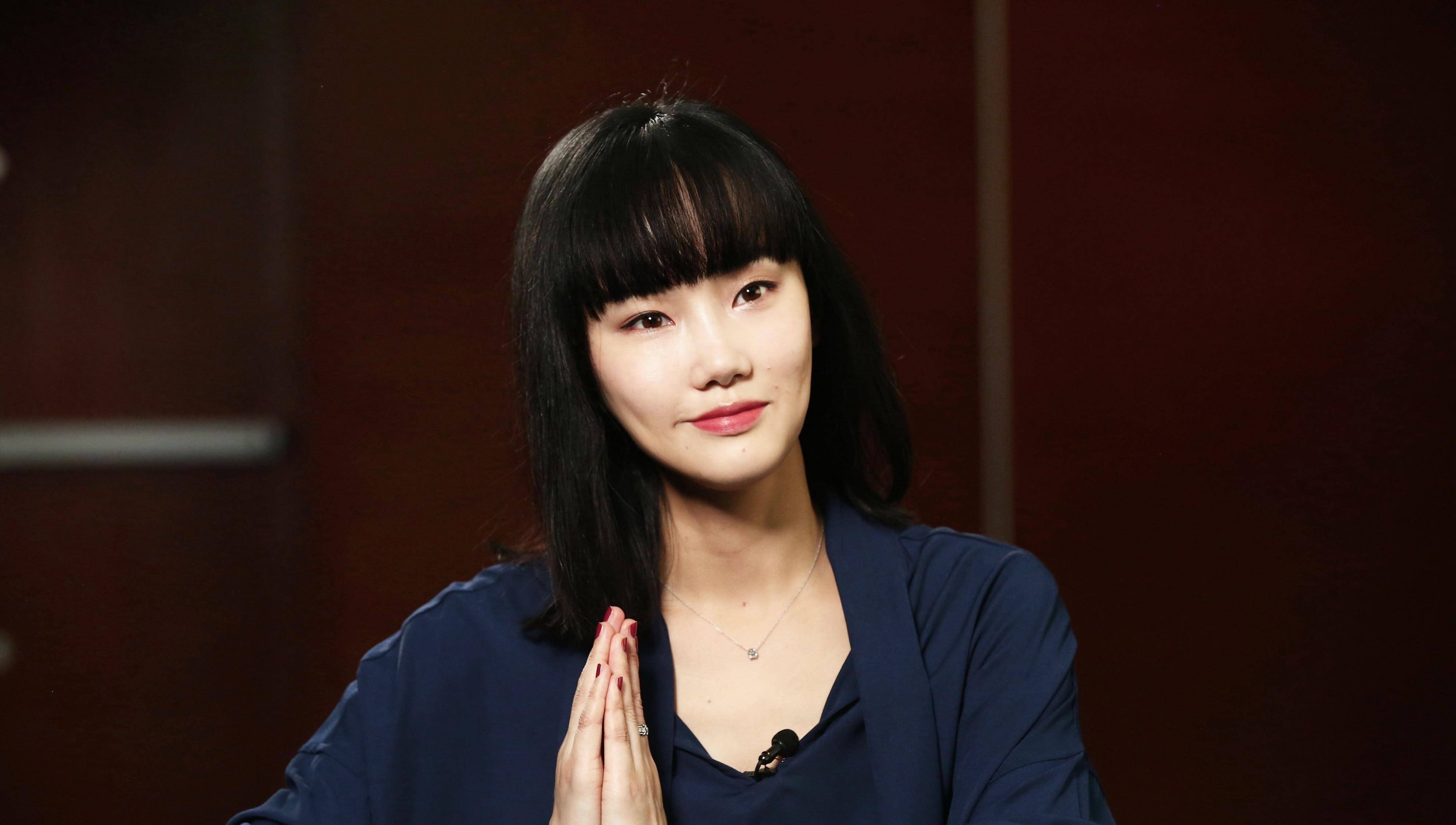 黄龄还有很多个人代表作,比如《痒》《high 歌》等,都是当年非常受