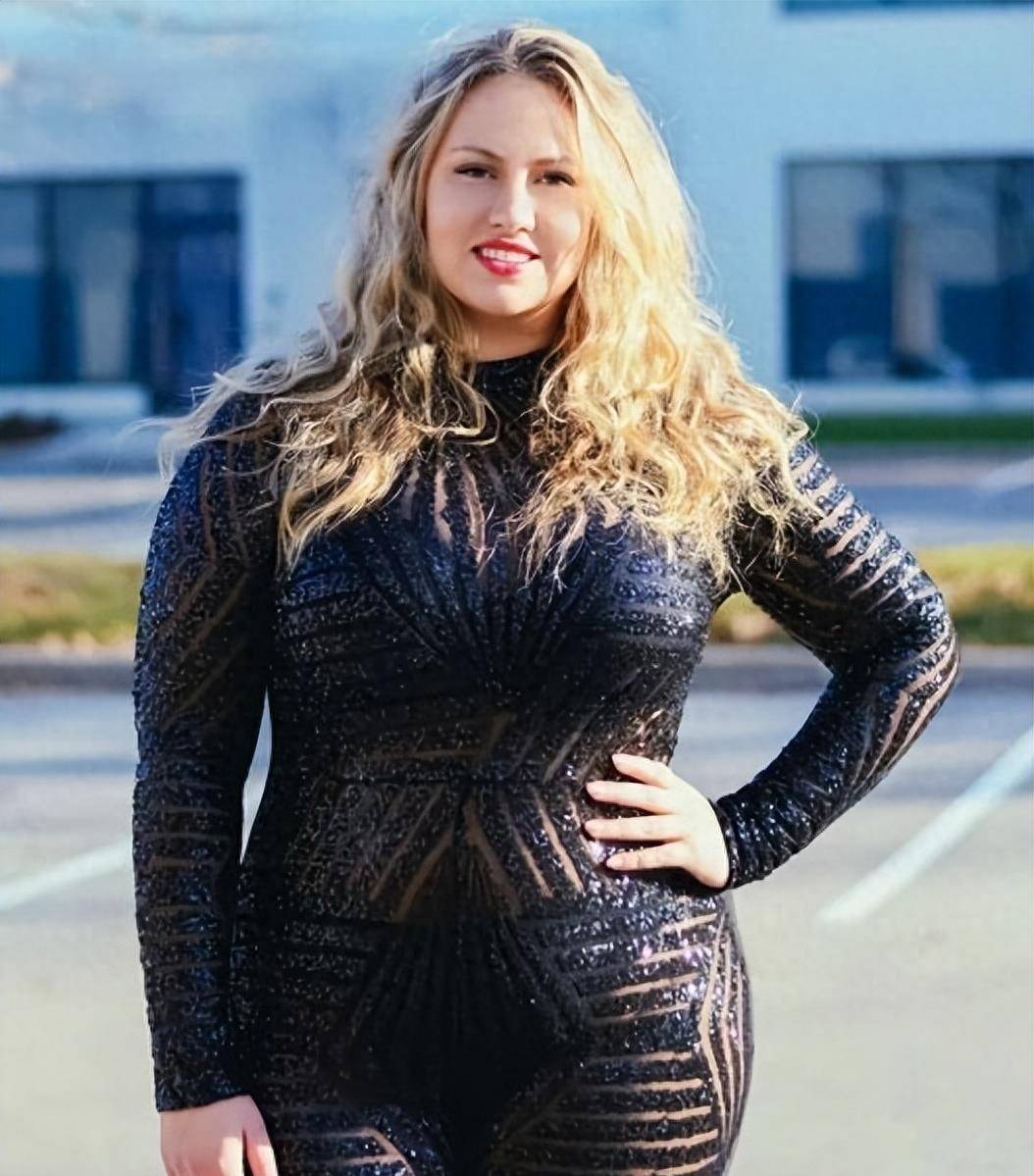 (amanda toth)如今已成为时尚界令人难以置信的美丽和自信的名字