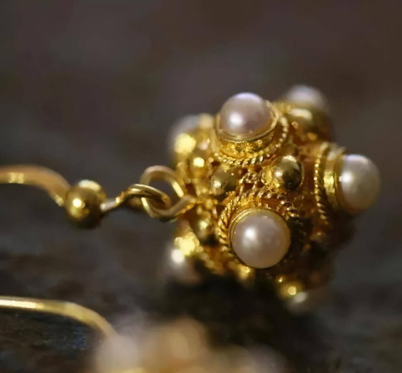 隋代9岁女孩墓刻有诅咒,其中盛放230多件珍宝_石棺_外孙女_李静训