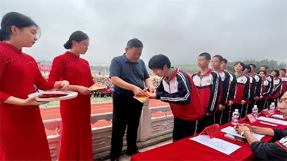 河北围场县四合永中学举行2023年秋季开学典礼暨第39个教师节表彰大会