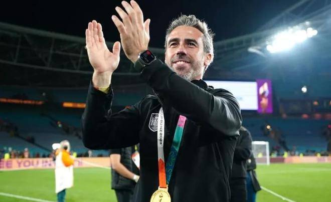 rubiales)在球场上接吻争议的影响中被解雇为西班牙女子教练