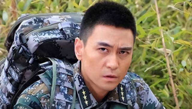 演员李飞:大明星曾经辉煌,现在卖鱼收废品和母亲相依为命_因为_角色