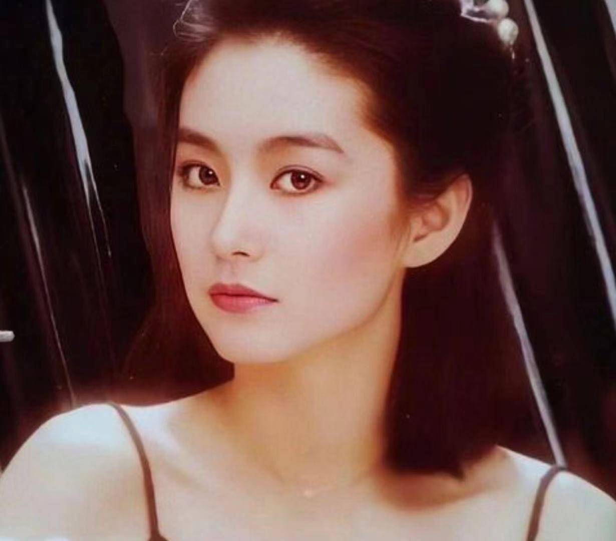 曝68岁林青霞患老年痴呆,眼神呆滞无神,疑丈夫带私生子继承家产_事情