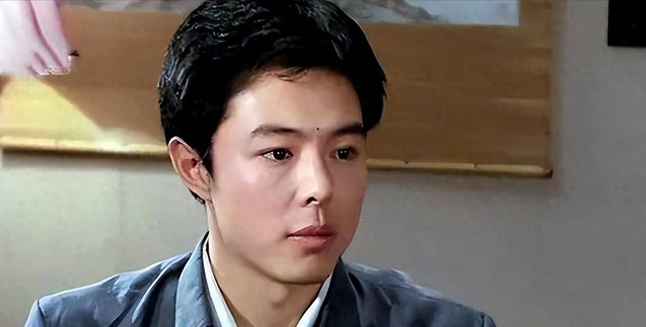 国内赚钱国外花,玩弄女性换国籍,"皇阿玛"张铁林现状如何了?