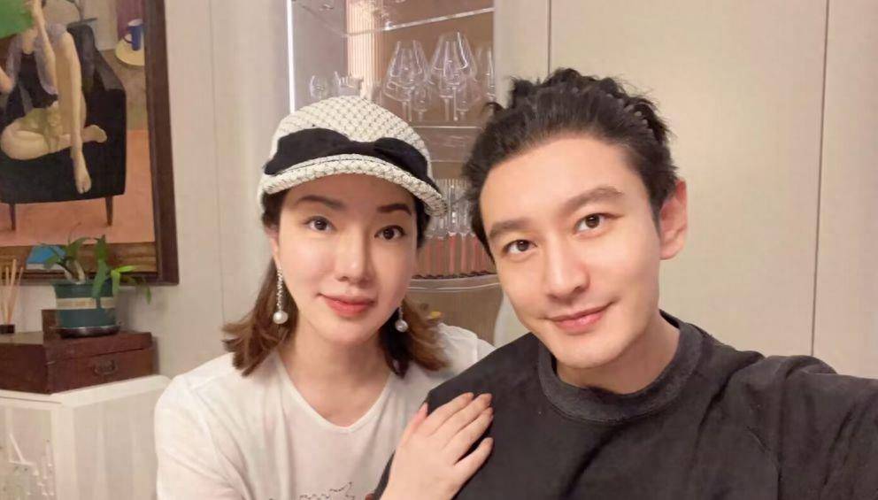 黄晓明上海豪宅内景曝光,墙壁挂自画像太过自恋,发际线像假发套_女生