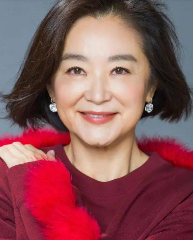 68岁林青霞疑患老年痴呆,愣神呆滞,记忆衰退,曾自曝患白内障_交流_患