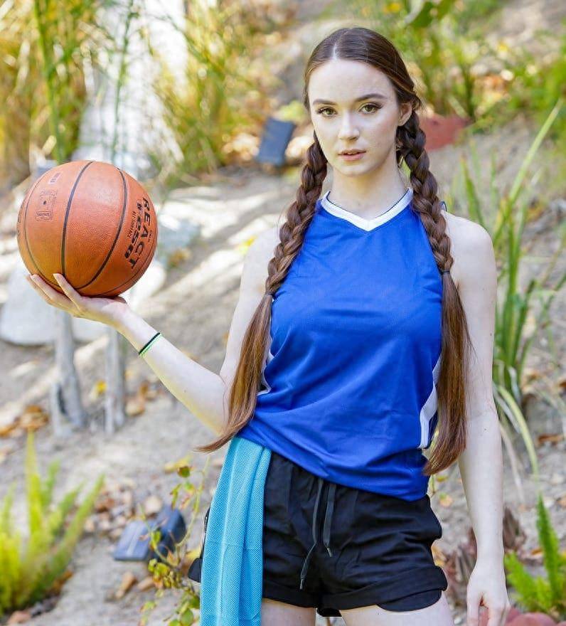 摩尔(hazel moore),一个热爱运动的漂亮女孩_媒体_电影_社交