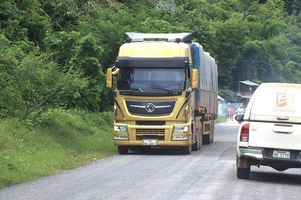 老挝货运行业卡车掠影 