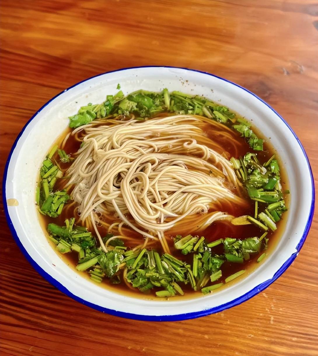 高邮阳春面之所以美味,首先是面条筋道.