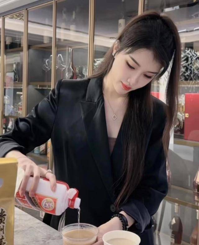 酒柜摆满茅台,家世显赫,身材傲人害怕结婚_马阳阳_乔尔杰维奇_世界